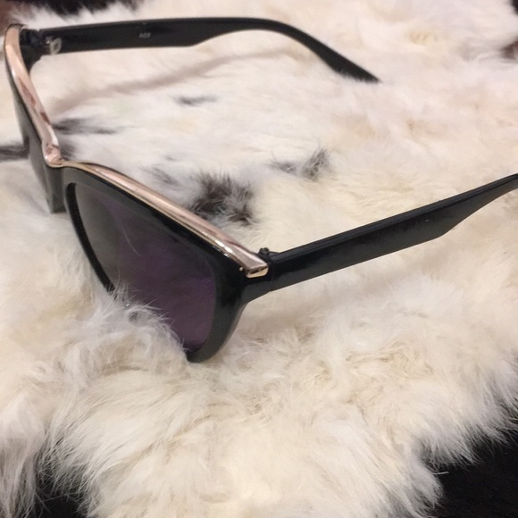 Semi cat eye style - Picture 2 of 2